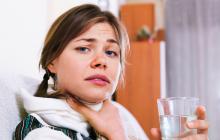 Płukanie gardła na ból gardła dla dzieci i dorosłych w domu