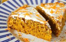 How to bake carrot cake: a simple and more complex recipe